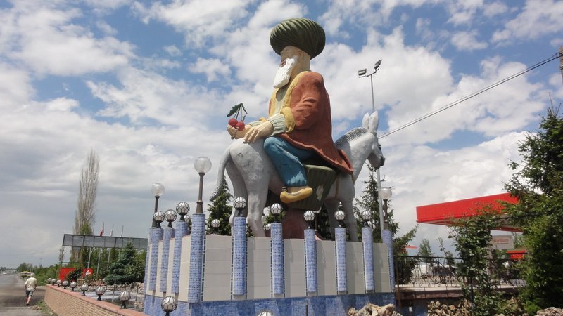 6157606-nasrudin_hoja_statue-0