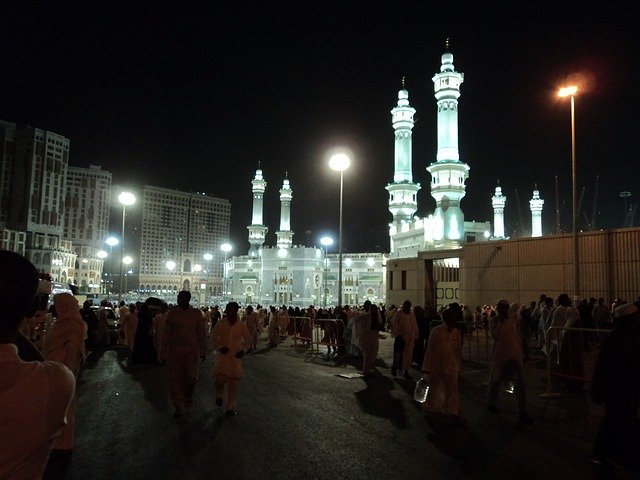 mosque-416446_640